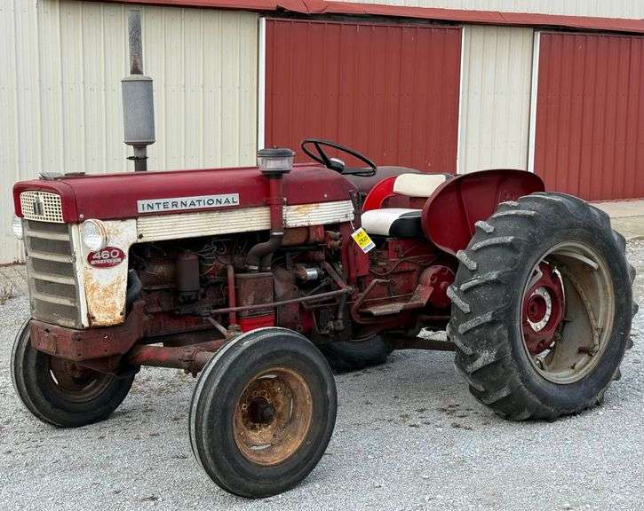 International 460 Tractor - KS2920