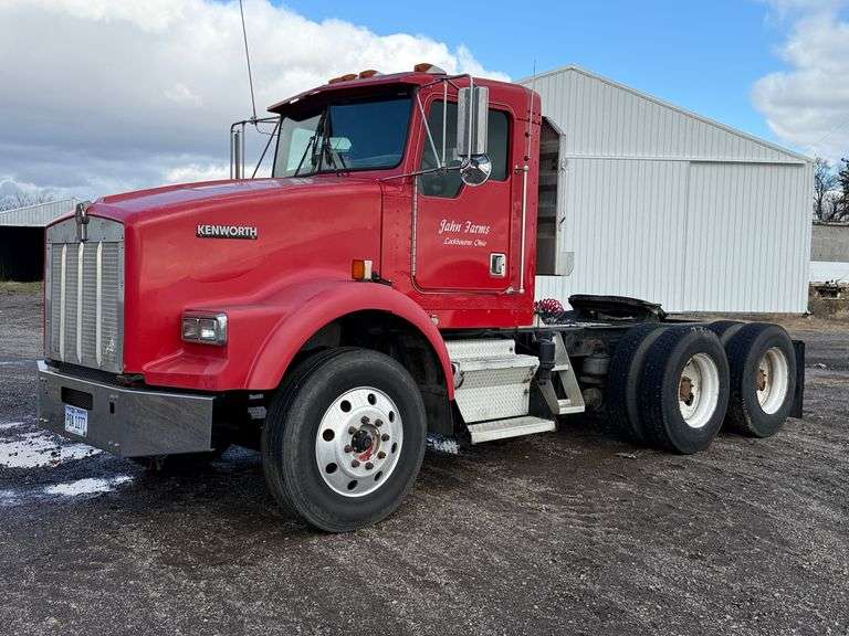 2002 Kenworth T800 Semi Truck - TW
