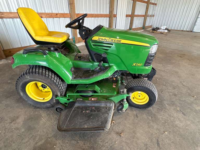 John Deere X740 Riding Mower