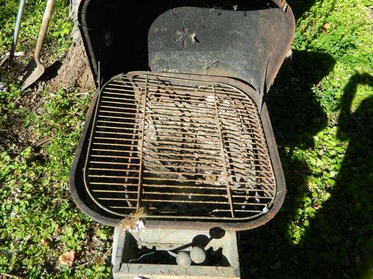 BBQ Charcoal Grill