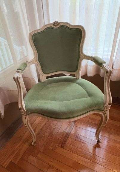 Green & White Antique Armchair - 24 1/2“ X 18 1/2“ X 36“