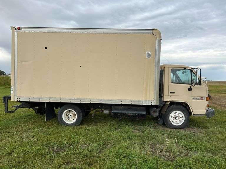 1988 GMC 4000 Forward Cube Box Truck *Unreserved*