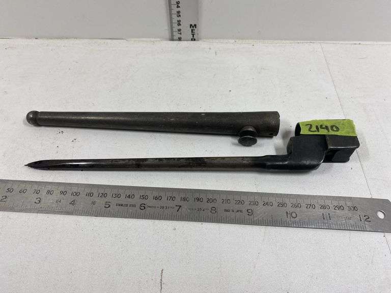 Bayonet w/ sheath, approx 10", *Unreserved*