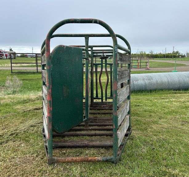 Dual Action Head Gate, Unknown Brand Approx. 12' x 7' x 6' *Unreserved*