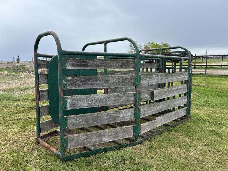 Dual Action Head Gate, Unknown Brand Approx. 12' x 7' x 6' *Unreserved*