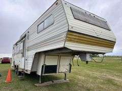 Vanguard Model F3100 5th wheel Travel Trailer, *Unreserved*