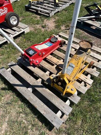 2 Hydraulic floor jacks(1 - PFist 3.5T 4-21" model 04750, 1- WWW Lift 130 sn 901910261), *Unreserved*