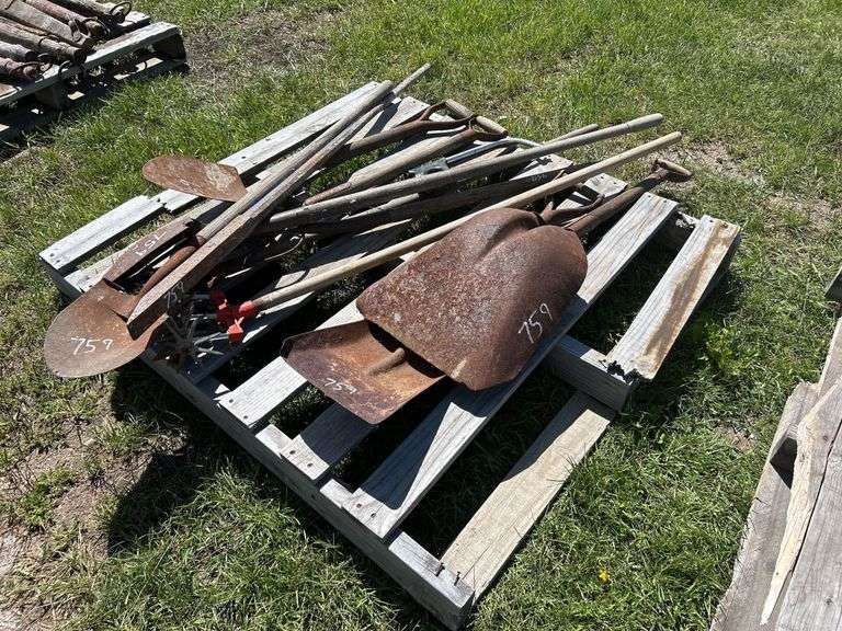 yard tolls, shovels, fork, rototiller, hacksaw, approx 11, *Unreserved*