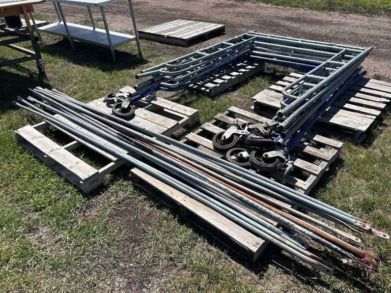 6 pce Scaffolding Sides Approx. 79'' x 62''. 8 - 8'' Swivel Wheels, 7 - Cross Braces *Unreserved*