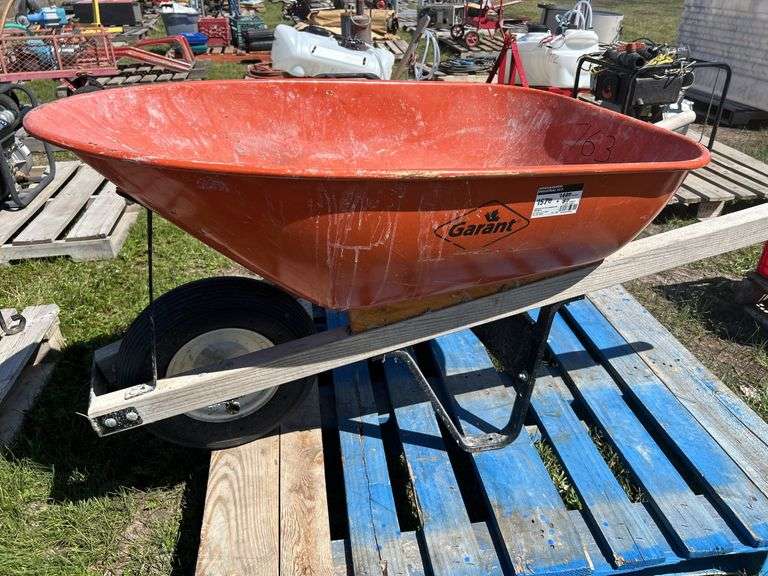 Wheel barrow 6 cu. ft., approx 42"x27" bucket, *Unreserved*