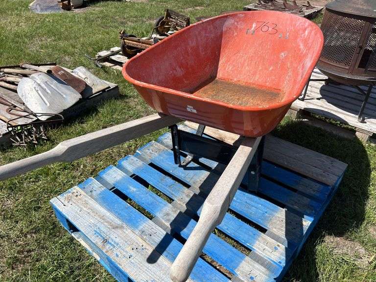Wheel barrow 6 cu. ft., approx 42"x27" bucket, *Unreserved*
