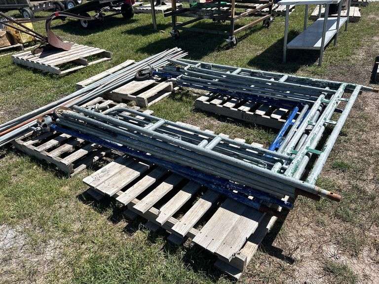 6 pce Scaffolding Sides Approx. 79'' x 62''. 8 - 8'' Swivel Wheels, 7 - Cross Braces *Unreserved*