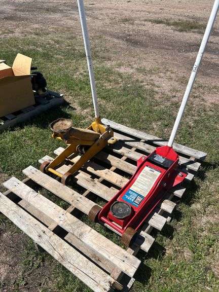 2 Hydraulic floor jacks(1 - PFist 3.5T 4-21" model 04750, 1- WWW Lift 130 sn 901910261), *Unreserved*
