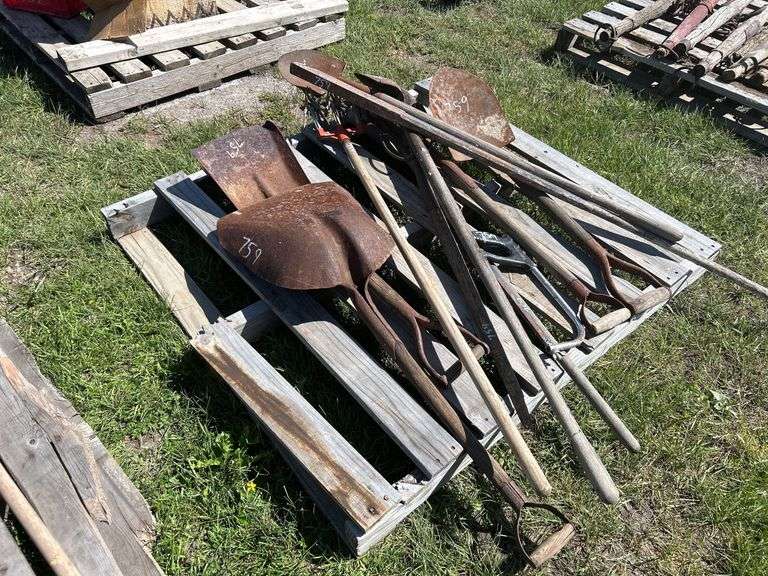 yard tolls, shovels, fork, rototiller, hacksaw, approx 11, *Unreserved*
