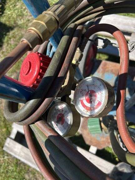 Air Liquide Acetylene Torch w/ cart & regulator, *Unreserved*