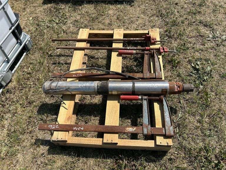 pallet w/ 4 Carpenter clamps, Submersible water pump 1 1/2 hp, *Unreserved*