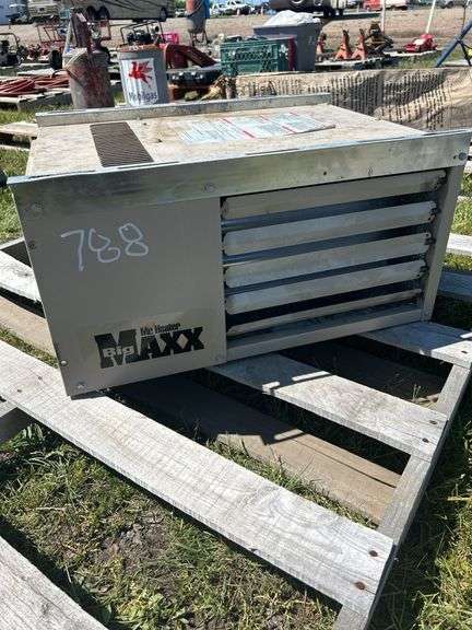 Mr Heater Bix Maxx NG space heater, approx 12"x2.5"x26", *Unreserved*