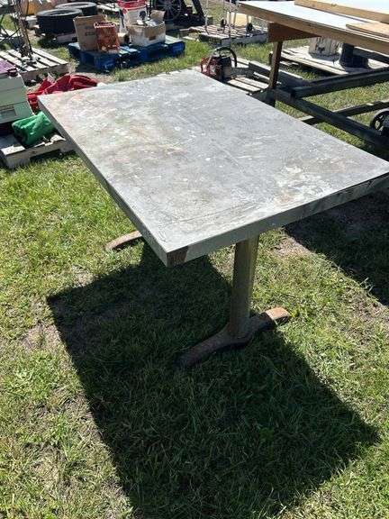 Homebuilt Table Approx. 30'' x 48'' x 30'' *Unreserved*