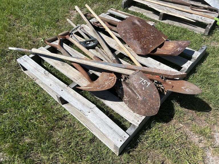 yard tolls, shovels, fork, rototiller, hacksaw, approx 11, *Unreserved*