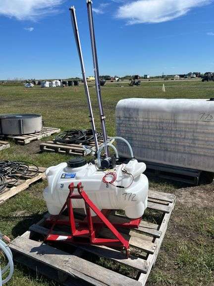 Powerfist 25 gal Sprayer w/ Princess 3 point hitch, no wheels, 2 - 60" spray arms w/ noxxles, Delavan 7802-111 2gpm  12v DC pump, *Unreserved*
