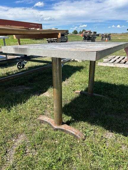 Homebuilt Table Approx. 30'' x 48'' x 30'' *Unreserved*