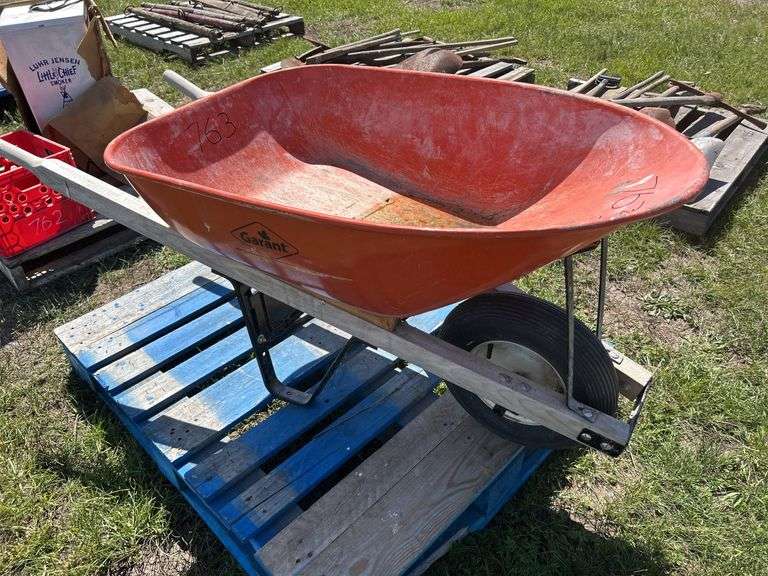 Wheel barrow 6 cu. ft., approx 42"x27" bucket, *Unreserved*