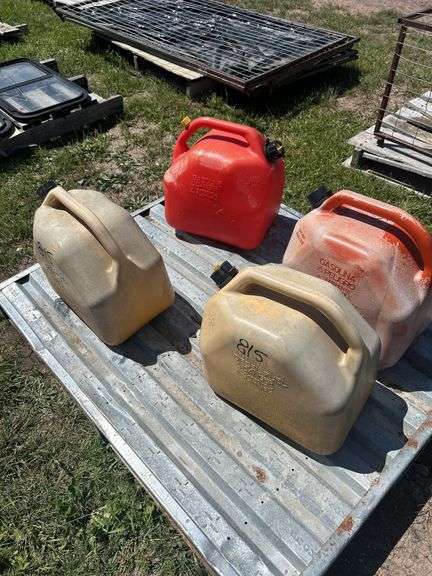 2 - 20L Diesel Jerry Cans Plastic, 2 - 20L Gasoline Jerry Cans Plastic *Unreserved*