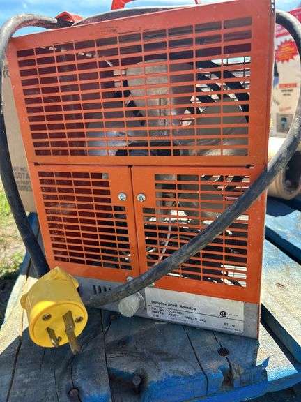 Dinplax 240V Space Heater Mod DCH4831, 15'' w/ Roll Wraping Paper, 1 - Box Assorted Joist Hangers Approx. 30 pcw, Flowtron Bug Zapper, Bismar F12 Propane Camp Heater *Unreserved*