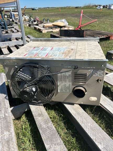 Mr Heater Bix Maxx NG space heater, approx 12"x2.5"x26", *Unreserved*