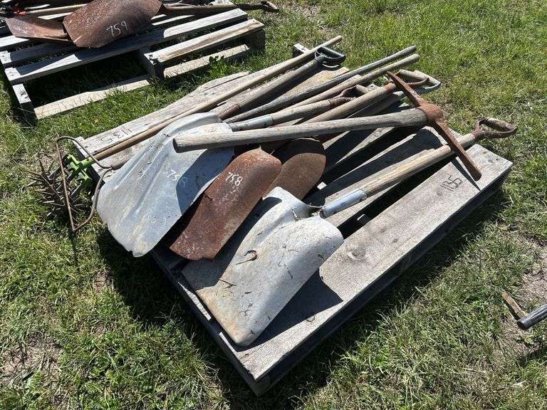 Yard tools, shovels, rake, fork rototiller, approx 9, *Unreserved*