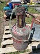 Seton 5 gal Fuel can, Mobil gas 5 gal fuel can, *Unreserved*