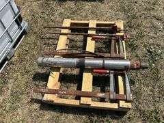pallet w/ 4 Carpenter clamps, Submersible water pump 1 1/2 hp, *Unreserved*
