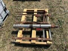 pallet w/ 4 Carpenter clamps, Submersible water pump 1 1/2 hp, *Unreserved*