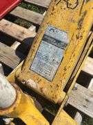 2 Hydraulic floor jacks(1 - PFist 3.5T 4-21" model 04750, 1- WWW Lift 130 sn 901910261), *Unreserved*