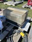 1 - 16'' x 9'' 120V Yard Light , Box Vehicle Handles, Switches *Unreserved*