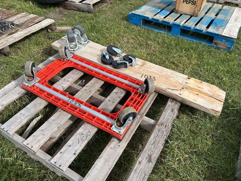 Reinforced Floor Trolley, 4 swivel wheels, approx 1'6"x2'6", 4 - 4" swivel wheels, 2 HD 4" Swivel wheels, *Unreserved*