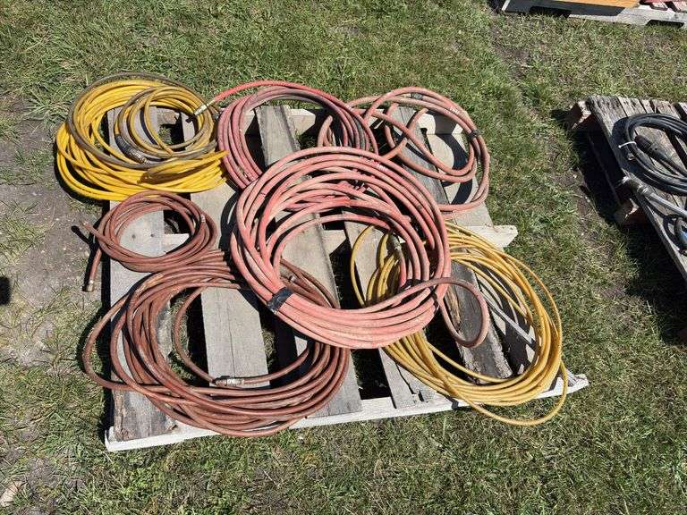 7 Assorted air hoses, *Unreserved*