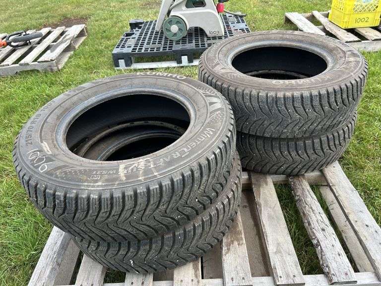 4 Kumho Wintercraft SUV Tires 215/70R16, Unidirectional ice, *Unreserved*