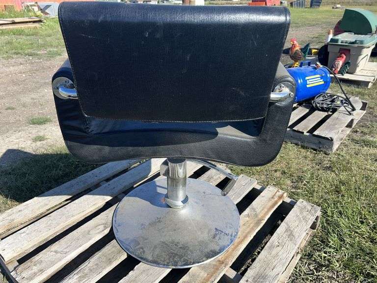 Leather Hair Dresser Chair w/ pump, *Unreserved*