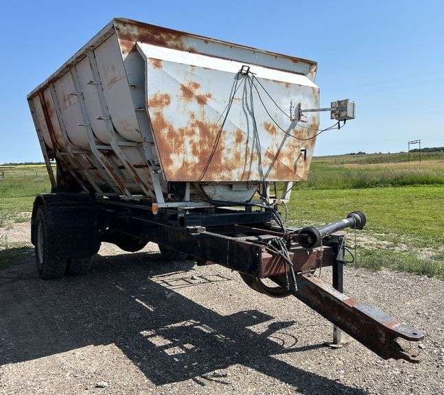 Feed Wagon, Pin Hitch ( Unknown Brand ) *Unreserved*