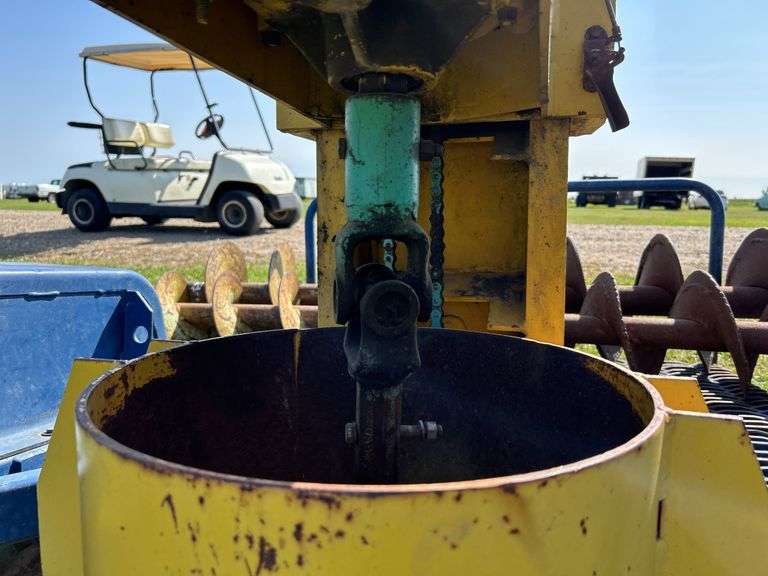 Trailer Type Post Hole Auger w/ 2 Auger Bits Approx. 12'' & 9'' *Unreserved*