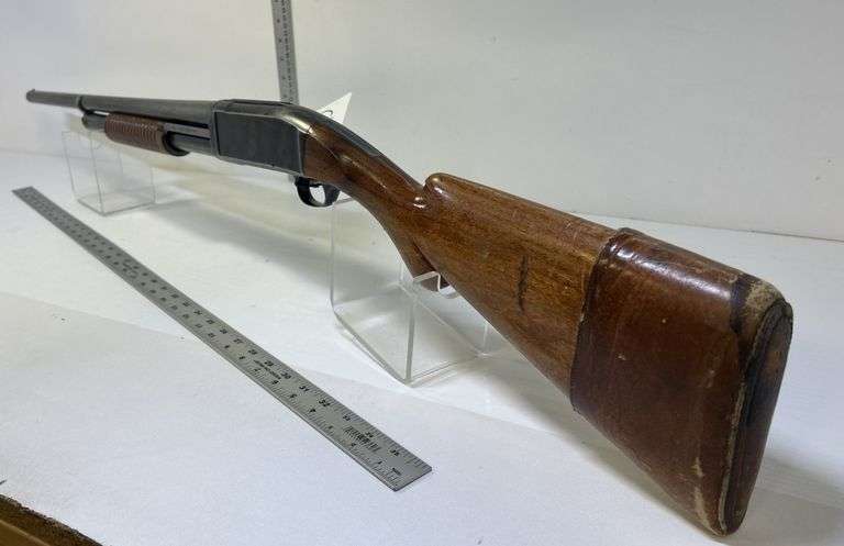 Remington 12 ga Pump Action Shotgun, w/ butt pad, hexagon barrel, sn U69545, *Unreserved*