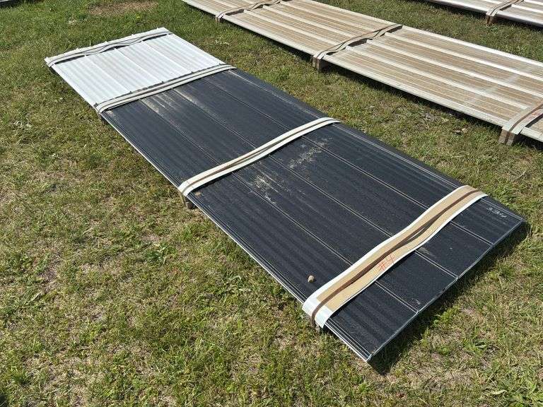 Lift of Millends Metal Siding/Roofing Approx. 7'-10' Long x 3' Wide (Approx. 9 Sheets Mixed Color), *Unreserved*
