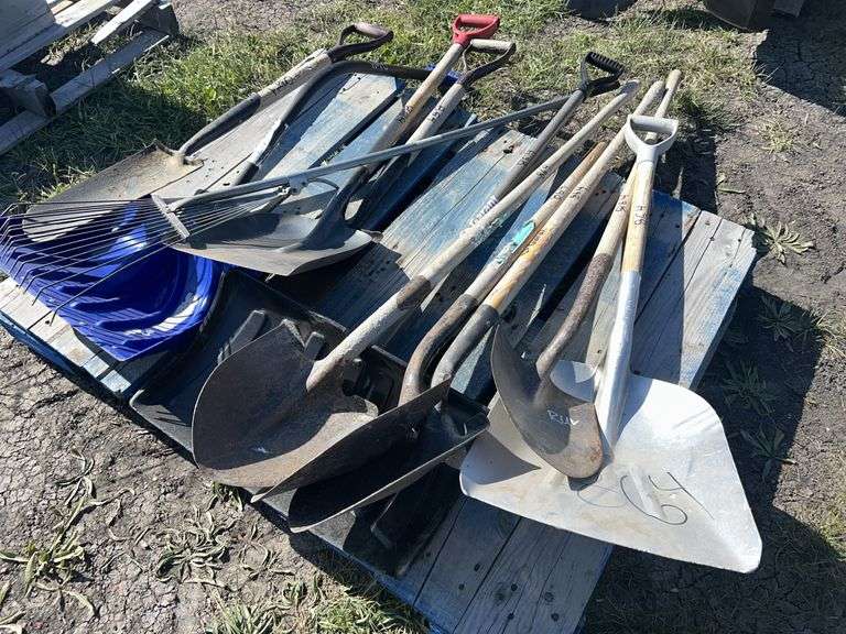 Pallet of assorted Yard Tools, approx 9 shovels, 1 rake, *Unreserved*