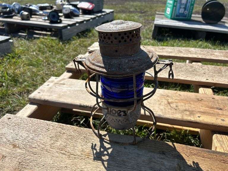 Coleman gas Lantern, Vintage Blue Railway lantern, *Unreserved*