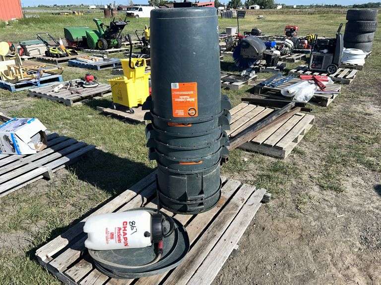 7 Garbage Cans, Chapin 2 gal  pump sprayer, *Unreserved*