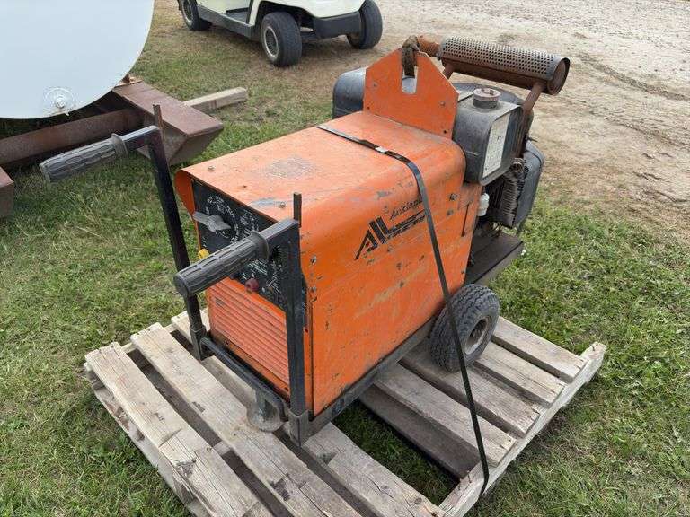 Acklands G225 AC/DC Welder, gas, Onan Engine model B48M-GA018/4107A1, missing battery, *Unreserved*