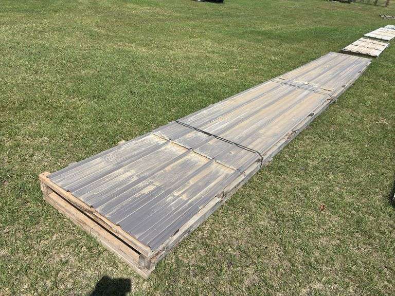 Lift of Millends Metal Siding/Roofing Approx. 10'-25' Long x 3' Wide (Approx. 20 Sheets Mixed Color), *Unreserved*