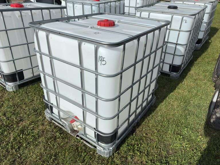 1000L Tote (not food grade) in metal cage w/ lid & valve, approx 4'x4'x3', *Unreserved*