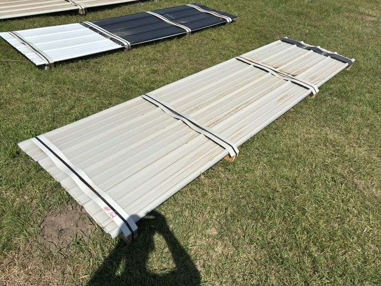 Lift of Millends Metal Siding/Roofing Approx. 8'-12' Long x 3' Wide (Approx. 35 Sheets Mixed Color), *Unreserved*